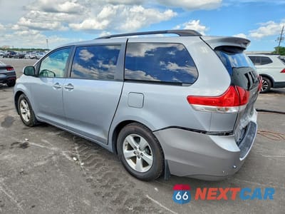 Drugie zdjęcie samochodu z przodu: 2014 TOYOTA SIENNA LE VIN:5TDKK3DC8ES422823 - miniatura