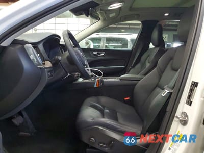 Zdjęcie 7 z 14 samochodu: 2022 VOLVO XC60 B5 MOMENTUM VIN:YV4L12RK3N1091502 - miniatura