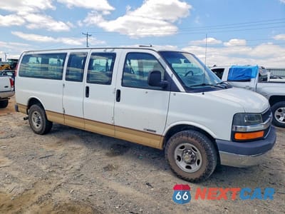 Czwarte zdjęcie samochodu z boku: 2004 CHEVROLET EXPRESS G3500 VIN:1GAHG39U541104028 - miniatura
