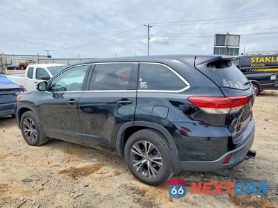 Drugie zdjęcie samochodu z przodu: 2018 TOYOTA HIGHLANDER LE VIN:5TDBZRFH8JS817683 - miniatura