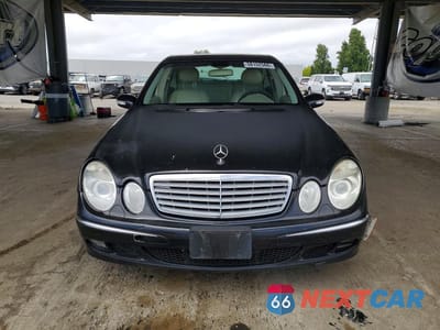 Piąte zdjęcie samochodu w środku: 2005 MERCEDES-BENZ E 500 VIN:WDBUF70J45A713338 - miniatura