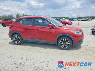 Czwarte zdjęcie samochodu z boku: 2018 NISSAN KICKS SV VIN:3N1CP5CU4JL505387 - miniatura