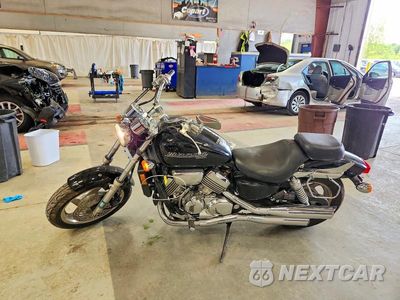 Trzecie zdjęcie samochodu z tyłu: 2000 HONDA VF750 C VIN:JH2RC4307YM600110 - miniatura