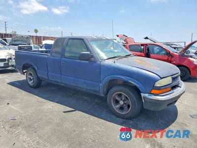 Czwarte zdjęcie samochodu z boku: 2002 CHEVROLET S TRUCK S10 VIN:1GCCS19WX28221324 - miniatura