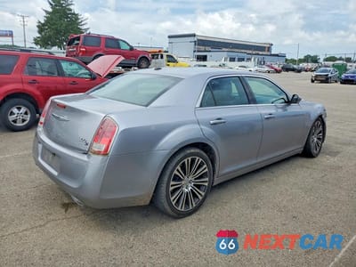 Trzecie zdjęcie samochodu z tyłu: 2013 CHRYSLER 300 S VIN:2C3CCABG2DH711676 - miniatura
