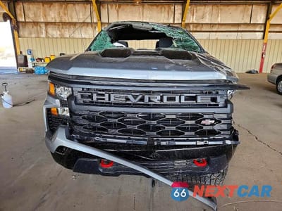 Piąte zdjęcie samochodu w środku: 2026 CHEVROLET SILVERADO K1500 TRAIL BOSS CUSTOM VIN:3GCPKCEK3TG211231 - miniatura