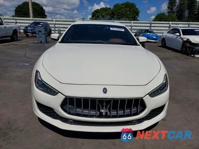Piąte zdjęcie samochodu w środku: 2019 MASERATI GHIBLI VIN:ZAM57XSA9K1314836 - miniatura