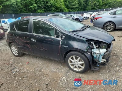 Czwarte zdjęcie samochodu z boku: 2012 TOYOTA PRIUS C THREE VIN:JTDKDTB31C1026725 - miniatura