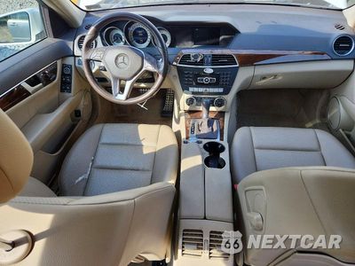 Zdjęcie 8 z 12 samochodu: 2014 MERCEDES-BENZ C 300 4MATIC VIN:WDDGF8AB0EG223641 - miniatura