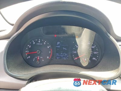 Zdjęcie 9 z 12 samochodu: 2018 KIA RIO S VIN:3KPA24ABXJE060298 - miniatura