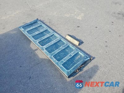 Zdjęcie 12 z 13 samochodu: 1998 GMC SIERRA C1500 VIN:2GTEC19MXW1503329 - miniatura