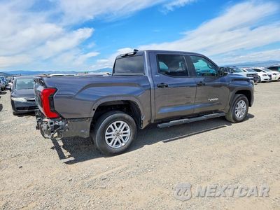 Trzecie zdjęcie samochodu z tyłu: 2024 TOYOTA TUNDRA SR5 VIN:5TFLA5DB0RX137267 - miniatura