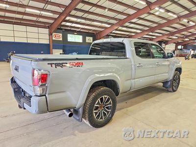 Trzecie zdjęcie samochodu z tyłu: 2020 TOYOTA TACOMA TRD SPORT VIN:3TMDZ5BN9LM080896 - miniatura