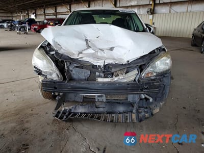 Piąte zdjęcie samochodu w środku: 2015 NISSAN SENTRA S VIN:3N1AB7AP3FY217840 - miniatura