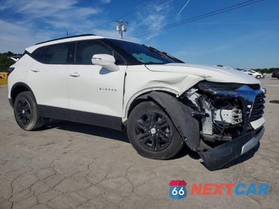 Czwarte zdjęcie samochodu z boku: 2022 CHEVROLET BLAZER 2LT VIN:3GNKBHR45NS115062 - miniatura