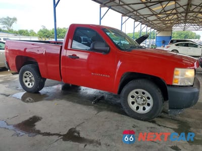 Czwarte zdjęcie samochodu z boku: 2010 CHEVROLET SILVERADO C1500 VIN:1GCPCPEX2AZ266881 - miniatura