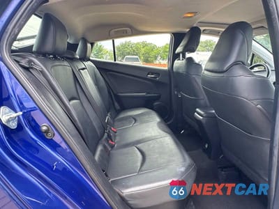 Zdjęcie 6 z 10 samochodu: 2016 TOYOTA PRIUS FOUR VIN:JTDKARFU1G3515263 - miniatura