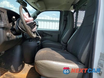 Zdjęcie 7 z 13 samochodu: 2019 GMC SAVANA 2500 CARGO DELIVERY VAN VIN:1GTW7AFG8K1304075 - miniatura