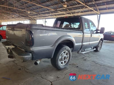Trzecie zdjęcie samochodu z tyłu: 2005 FORD F250 SUPER DUTY VIN:1FTNX20585EB60808 - miniatura