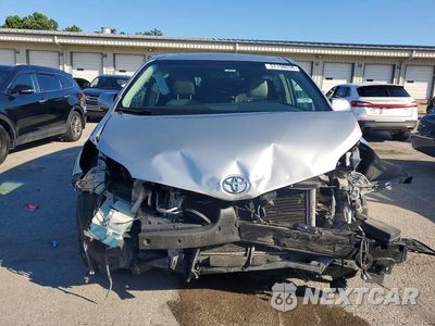Piąte zdjęcie samochodu w środku: 2015 TOYOTA SIENNA XLE 8-PASSENGER VIN:5TDYK3DC5FS577602 - miniatura