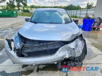 Piąte zdjęcie samochodu w środku: 2017 HONDA CR-V LX VIN:7FARW5H32HE012153 - miniatura