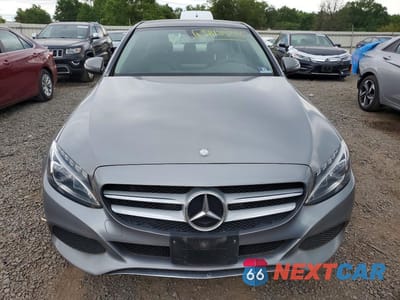 Piąte zdjęcie samochodu w środku: 2016 MERCEDES-BENZ C 300 4MATIC VIN:55SWF4KB7GU109502 - miniatura