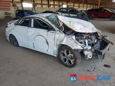 Czwarte zdjęcie samochodu z boku: 2021 KIA FORTE LXS VIN:3KPF24AD4ME296599 - miniatura