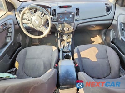 Zdjęcie 8 z 13 samochodu: 2012 KIA FORTE EX VIN:KNAFU5A23C5492944 - miniatura