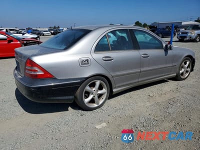 Trzecie zdjęcie samochodu z tyłu: 2005 MERCEDES-BENZ C 230K SPORT SEDAN VIN:WDBRF40J95F709860 - miniatura