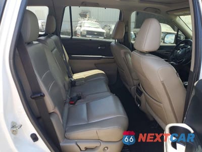 Zdjęcie 11 z 14 samochodu: 2017 HONDA PILOT TOURING VIN:5FNYF6H98HB010733 - miniatura