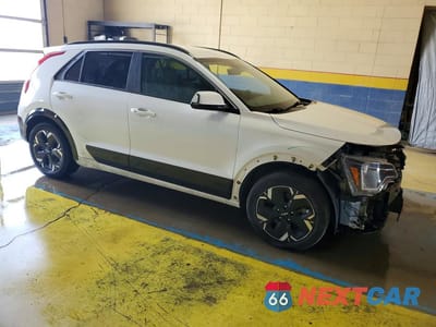 Czwarte zdjęcie samochodu z boku: 2023 KIA NIRO WIND VIN:KNDCR3L1XP5049101 - miniatura