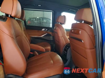 Zdjęcie 11 z 14 samochodu: 2025 BMW X7 M60I VIN:5UX33EM04S9X32138 - miniatura