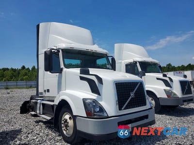 2017 VOLVO VNL SEMI TRUCK 4V4N39TG5HN988017 - główne zdjęcie licytacji z USA - miniatura