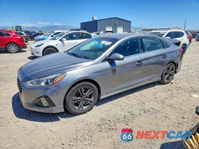 2019 HYUNDAI SONATA SPORT 5NPE34AF1KH733719 - główne zdjęcie licytacji z USA - miniatura