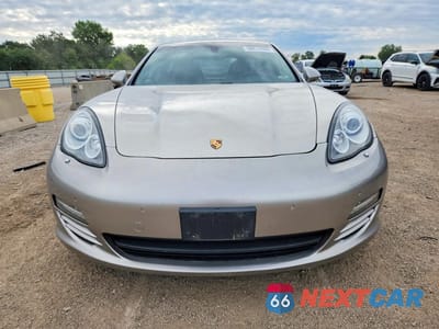 Piąte zdjęcie samochodu w środku: 2013 PORSCHE PANAMERA 2/4 VIN:WP0AA2A74DL017381 - miniatura