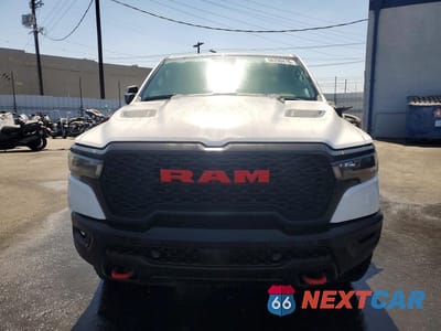 Piąte zdjęcie samochodu w środku: 2025 RAM 1500 REBEL VIN:1C6SRFLP7SN570486 - miniatura