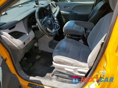 Zdjęcie 7 z 13 samochodu: 2017 TOYOTA SIENNA LE VIN:5TDZZ3DC5HS841176 - miniatura