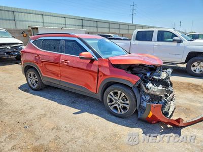 Czwarte zdjęcie samochodu z boku: 2021 KIA SELTOS S VIN:KNDEU2AA2M7092738 - miniatura
