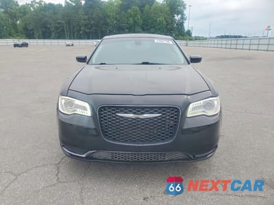 Piąte zdjęcie samochodu w środku: 2019 CHRYSLER 300 TOURING VIN:2C3CCAAG3KH502610 - miniatura