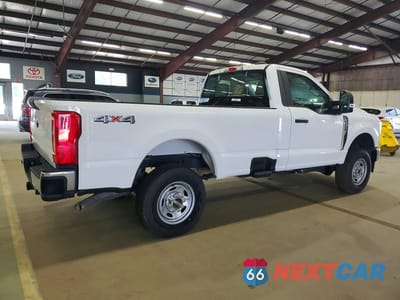 Trzecie zdjęcie samochodu z tyłu: 2023 FORD F250 SUPER DUTY VIN:1FTBF2BA4PEE00455 - miniatura