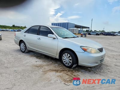 Czwarte zdjęcie samochodu z boku: 2002 TOYOTA CAMRY LE VIN:4T1BE32K52U029284 - miniatura