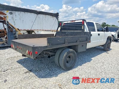 Trzecie zdjęcie samochodu z tyłu: 2004 CHEVROLET SILVERADO K3500 VIN:1GCJK33284F223001 - miniatura