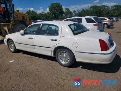 Drugie zdjęcie samochodu z przodu: 1998 LINCOLN TOWN CAR EXECUTIVE VIN:1LNFM81W5WY663487 - miniatura