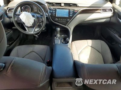 Zdjęcie 8 z 12 samochodu: 2018 TOYOTA CAMRY L VIN:4T1B11HK0JU554601 - miniatura