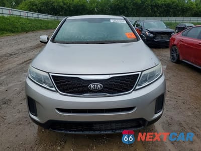 Piąte zdjęcie samochodu w środku: 2014 KIA SORENTO LX VIN:5XYKT3A62EG485408 - miniatura