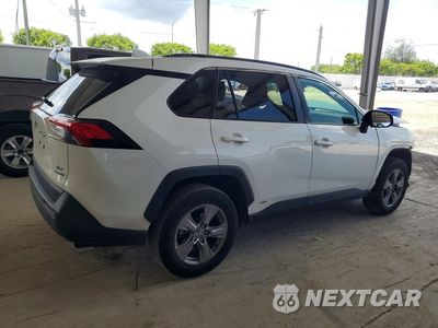 Trzecie zdjęcie samochodu z tyłu: 2023 TOYOTA RAV4 HYBRID XLE VIN:JTMRWRFV2PD191050 - miniatura