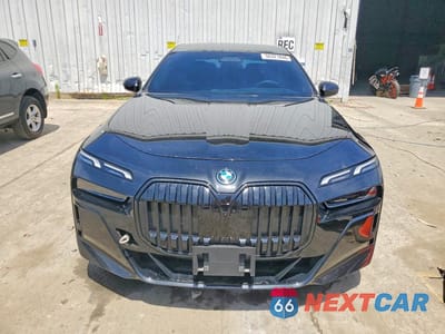 Piąte zdjęcie samochodu w środku: 2024 BMW I7 XDRIVE60 VIN:WBY53EJ07RCP86799 - miniatura