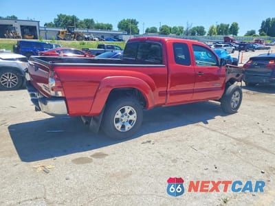 Trzecie zdjęcie samochodu z tyłu: 2011 TOYOTA TACOMA PRERUNNER ACCESS CAB VIN:5TFTU4GN2BX012445 - miniatura