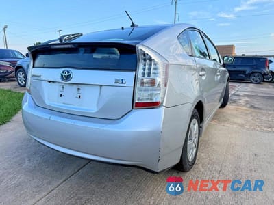 Czwarte zdjęcie samochodu z boku: 2011 TOYOTA PRIUS THREE VIN:JTDKN3DU4B5341576 - miniatura