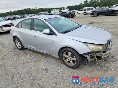 Czwarte zdjęcie samochodu z boku: 2014 CHEVROLET CRUZE LT VIN:1G1PC5SB1E7455674 - miniatura